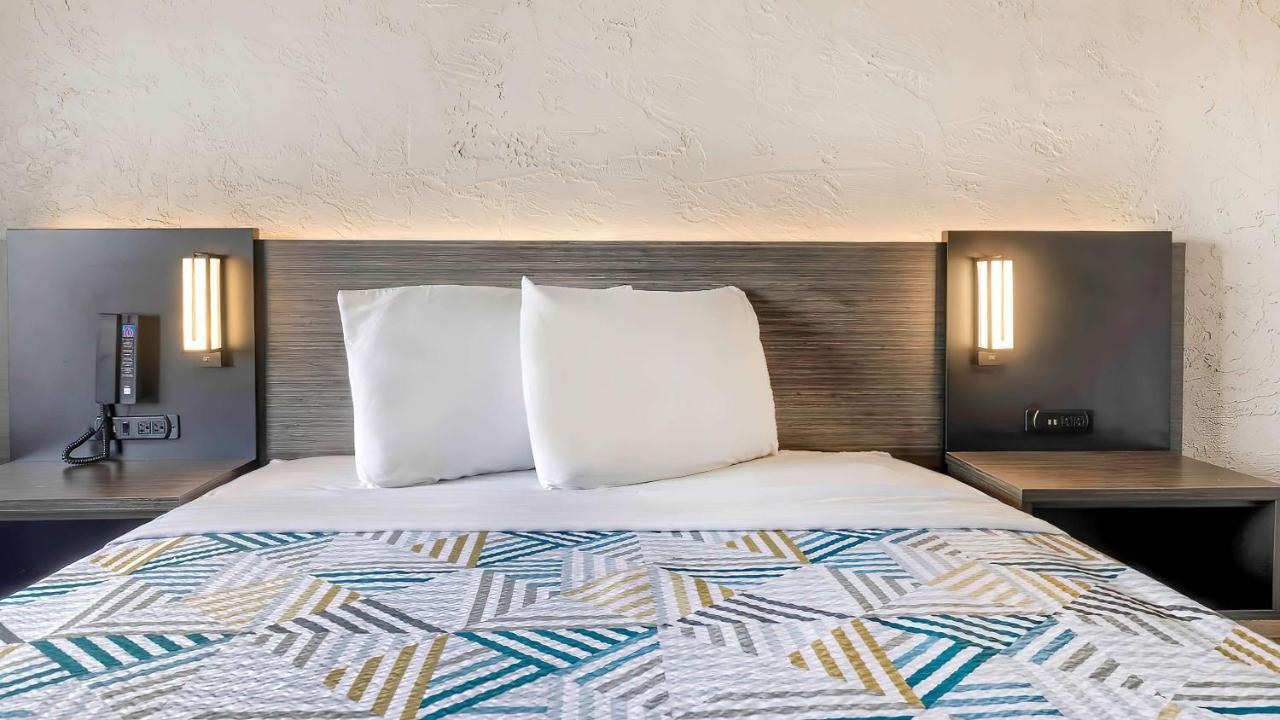 Hotel 6-milwaukee, Wi - 4*