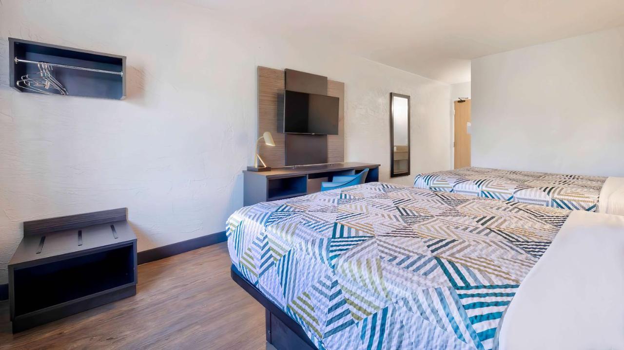 Hotel 6-milwaukee, Wi - 4*